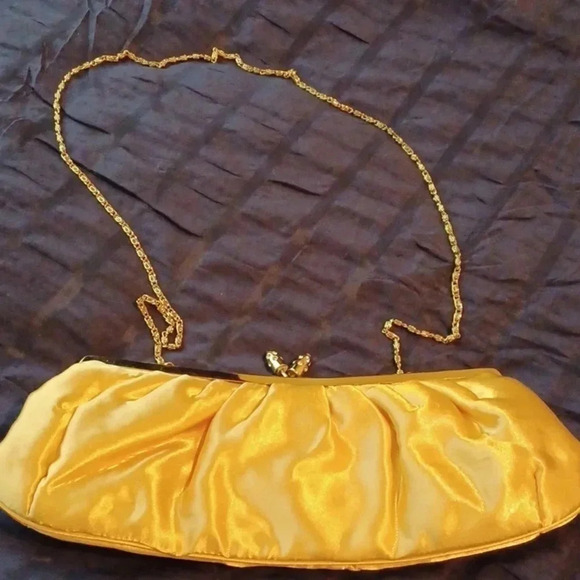 🍭🐾Nice gold clutch - Picture 1 of 6